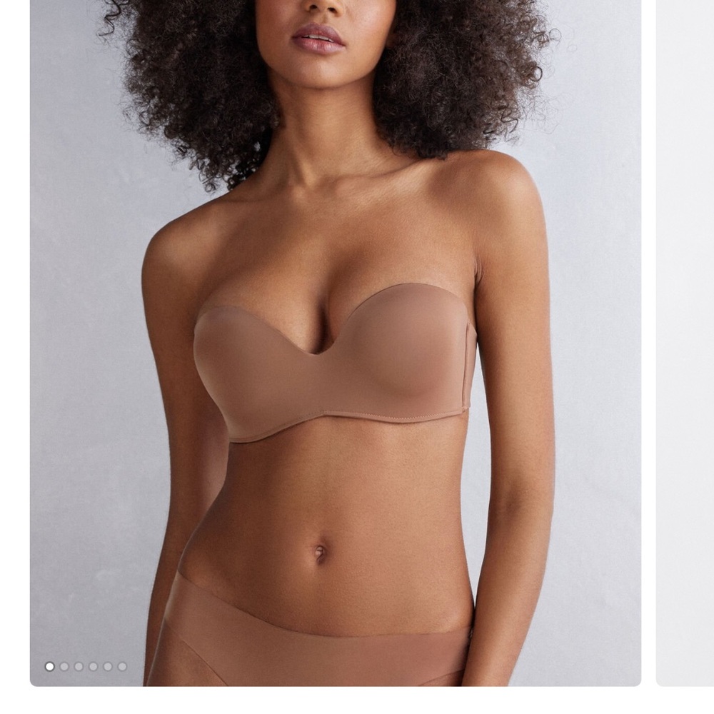 Seamless Strapless Bra in Tan
